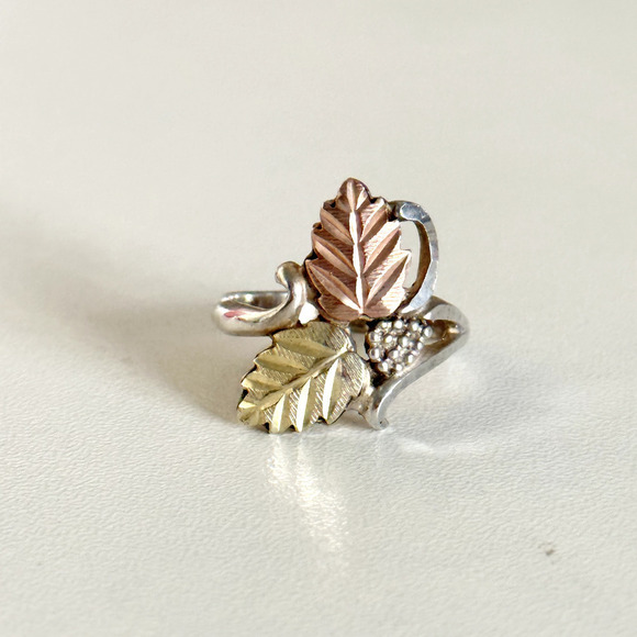 Vintage Black Hills 925 Sterling Silver & 12K Solid Gold Leaves Ring Size 6.75 - Picture 2 of 12